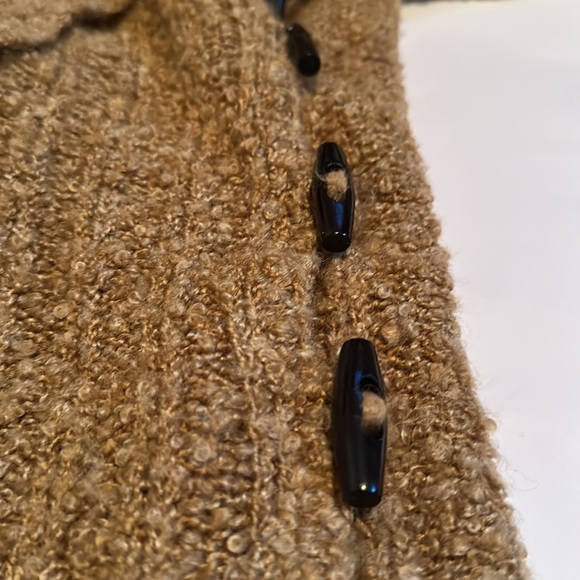 Georgina Estefania sweater vest. - Picture 3 of 3